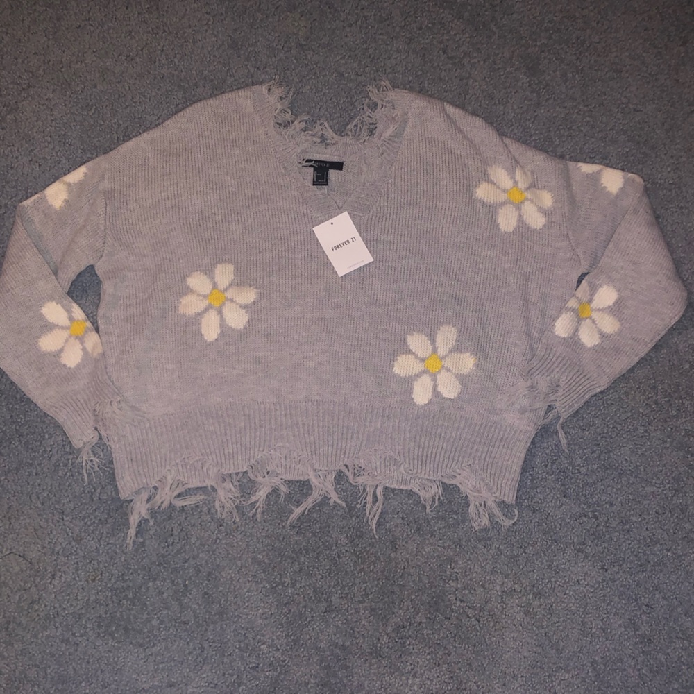 Distressed Daisy Sweater from Forever 21 in Heather Gray with Tags